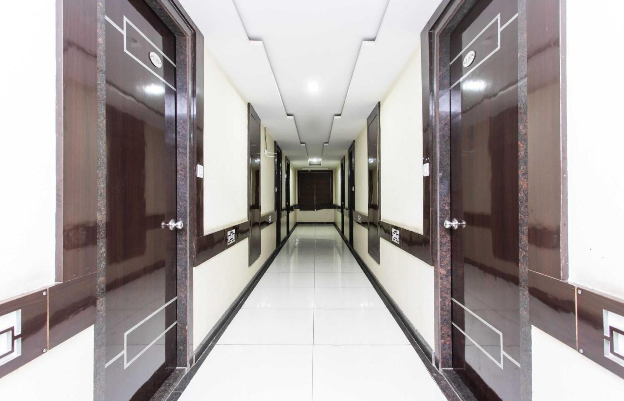 Capital O Swan Paradise Indore Ngoại thất bức ảnh